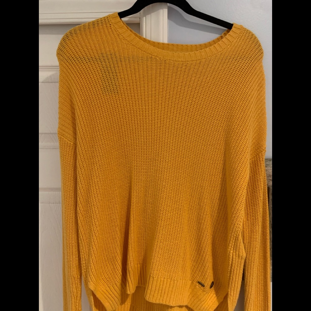 yellow Hollister sweater 💛